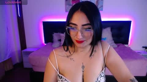 Snapshot of selenemore chatting on May 27, 2026, 9:45 pm Selene online show from May 27, 2026, 9:45 pm