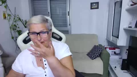 Snapshot of selenna57 chatting on May 19, 2026, 5:52 pm Selenna online show from May 19, 2026, 5:52 pm