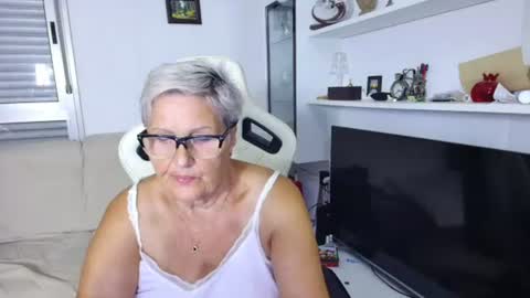 Snapshot of selenna57 chatting on July 1, 2026, 5:23 pm Selenna online show from July 1, 2026, 5:23 pm