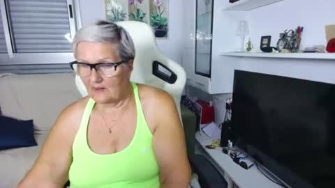 Snapshot of selenna57 chatting on July 15, 2026, 6:02 pm Selenna online show from July 15, 2026, 6:02 pm