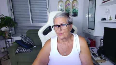 Snapshot of selenna57 chatting on July 21, 2026, 6:10 pm Selenna online show from July 21, 2026, 6:10 pm