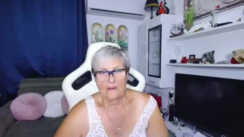 Snapshot of selenna57 chatting on July 29, 2026, 5:33 pm Selenna online show from July 29, 2026, 5:33 pm