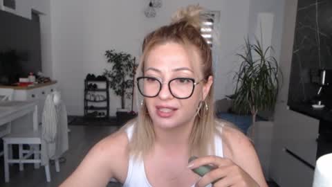Snapshot of selenna_emma843468 chatting on July 12, 2026, 3:03 pm Selenna online show from July 12, 2026, 3:03 pm