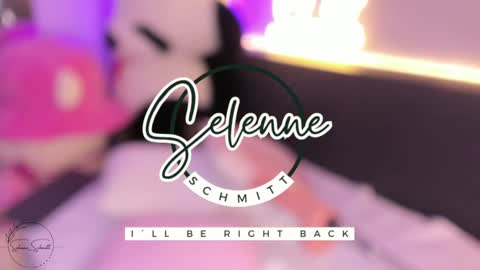 Selenne online show from December 20, 2024, 7:39 pm