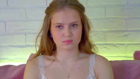 SelinSwarovski online show from February 19, 2026, 7:10 pm