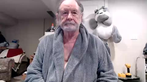 selkie2s online show from April 24, 2026, 6:43 pm
