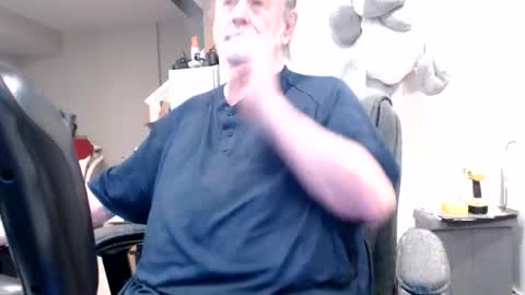 selkie2s online show from April 25, 2026, 4:04 pm