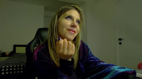 Snapshot of sellena_angel chatting on May 1, 2026, 6:01 pm sellena_angel online show from May 1, 2026, 6:01 pm