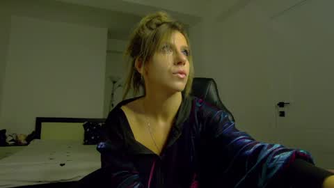 sellena_angels online show from April 20, 2026, 4:10 pm