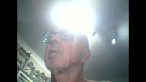 Snapshot of semajstretsa chatting on April 19, 2026, 9:39 pm frederick online show from April 19, 2026, 9:39 pm