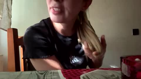 Sennya online show from October 7, 2025, 12:13 pm