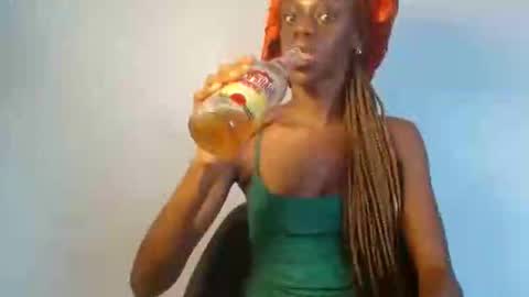 sensational_ave online show from November 5, 2025, 10:26 am