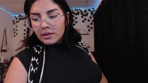 Camille and sophie online show from February 18, 2025, 1:21 am