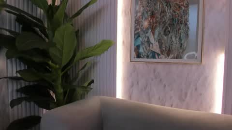 Sophie     online show from November 10, 2025, 5:56 pm