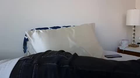 Cam online show from February 19, 2025, 8:41 pm