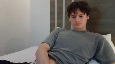 Cam online show from December 3, 2025, 12:29 am