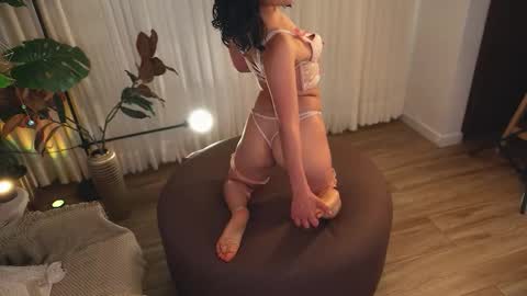 Maria- OF sensual bee online show from September 24, 2025, 9:40 pm