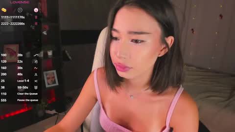 Snapshot of sensualily chatting on April 22, 2026, 3:35 pm Kiki online show from April 22, 2026, 3:35 pm