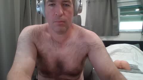 senyai40 online show from October 10, 2025, 5:45 pm