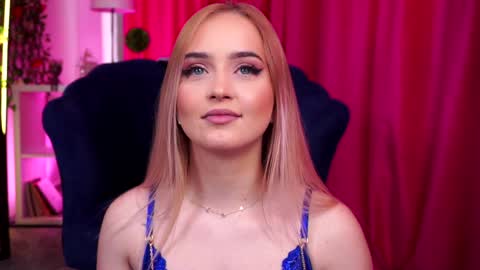 Snapshot of seraphicsin chatting on December 8, 2024, 11:35 am Seraphine online show from December 8, 2024, 11:35 am