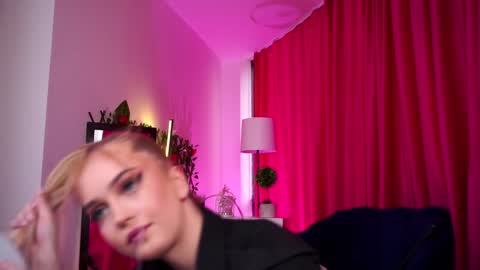 Snapshot of seraphicsin chatting on December 9, 2024, 8:33 am Seraphine online show from December 9, 2024, 8:33 am