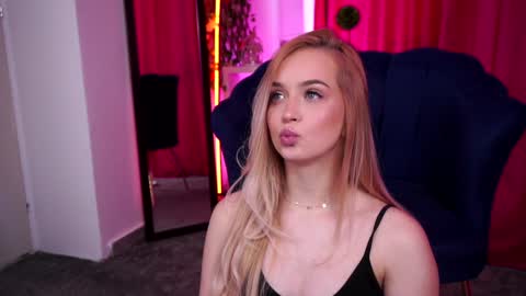 Snapshot of seraphicsin chatting on December 16, 2024, 8:41 am Seraphine online show from December 16, 2024, 8:41 am