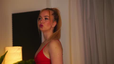 Snapshot of seraphicsin chatting on January 4, 2025, 4:33 am Seraphine online show from January 4, 2025, 4:33 am