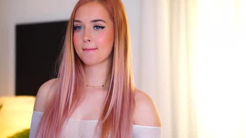 Snapshot of seraphicsin chatting on January 16, 2025, 12:09 pm Seraphine online show from January 16, 2025, 12:09 pm