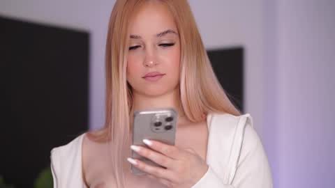 Snapshot of seraphicsin chatting on February 2, 2025, 6:15 am Seraphine online show from February 2, 2025, 6:15 am