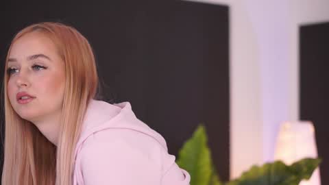 Snapshot of seraphicsin chatting on February 2, 2025, 9:19 am Seraphine online show from February 2, 2025, 9:19 am