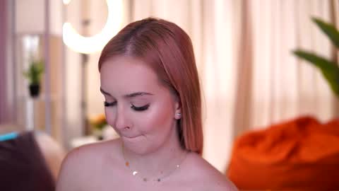 Snapshot of seraphicsin chatting on February 6, 2025, 12:05 pm Seraphine online show from February 6, 2025, 12:05 pm