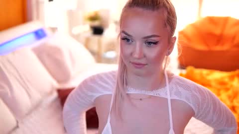 Snapshot of seraphicsin chatting on February 9, 2025, 12:52 pm Seraphine online show from February 9, 2025, 12:52 pm