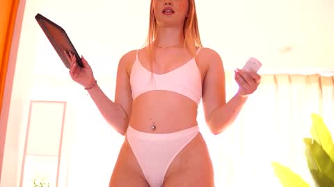 Snapshot of seraphicsin chatting on February 14, 2025, 9:24 am Seraphine online show from February 14, 2025, 9:24 am