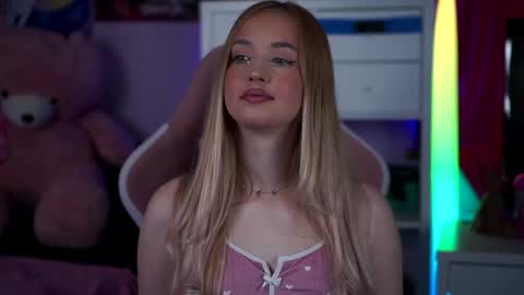 Snapshot of seraphicsin chatting on February 17, 2025, 5:36 am Seraphine online show from February 17, 2025, 5:36 am