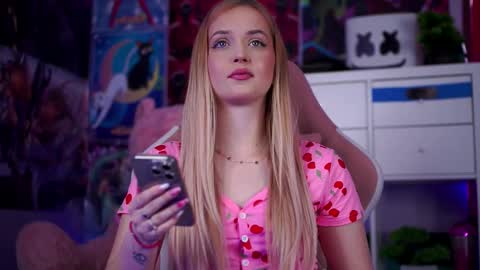 Snapshot of seraphicsin chatting on February 21, 2025, 6:40 am Seraphine online show from February 21, 2025, 6:40 am