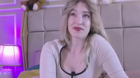 Snapshot of serena_bennet chatting on March 12, 2026, 11:49 am Serena online show from March 12, 2026, 11:49 am