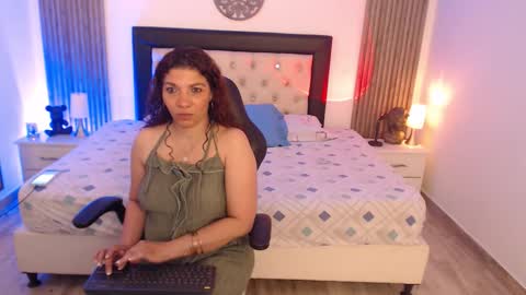 Snapshot of serena_houstonn chatting on February 25, 2026, 11:20 am Serena online show from February 25, 2026, 11:20 am