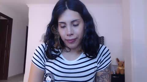 sararoussee online show from April 23, 2026, 9:17 pm