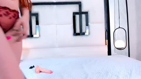 SERENA WILD online show from October 19, 2025, 4:46 am