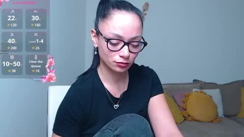 SereneSophi online show from February 11, 2025, 6:08 am