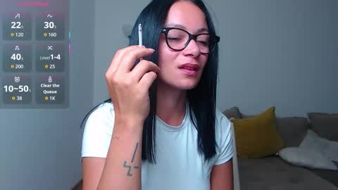 SereneSophi online show from October 3, 2025, 2:52 am