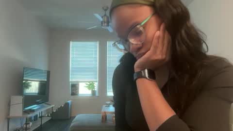 Serenity Bee   online show from February 12, 2026, 10:05 pm