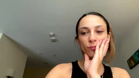 serenityroseee online show from June 7, 2026, 6:22 pm