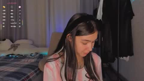 Ariana online show from November 22, 2025, 7:35 pm