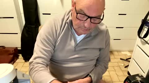 serge8413 online show from December 4, 2024, 10:51 pm