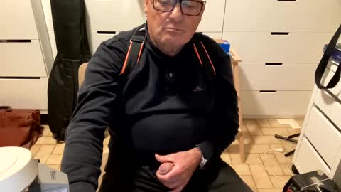 serge8413 online show from December 7, 2024, 6:15 pm