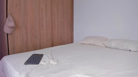 Serge online show from October 19, 2025, 6:41 pm