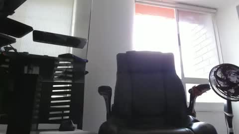 hetero serio discreto online show from October 4, 2025, 7:01 pm