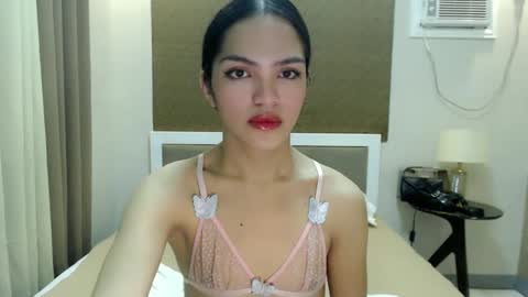 Bella online show from October 2, 2025, 5:42 pm