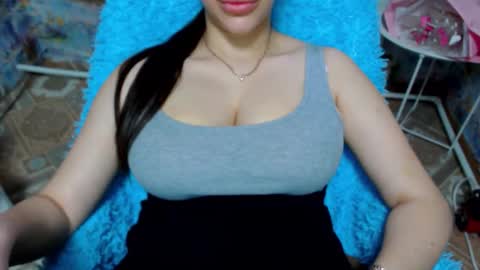 seu_cute online show from November 12, 2025, 8:37 am